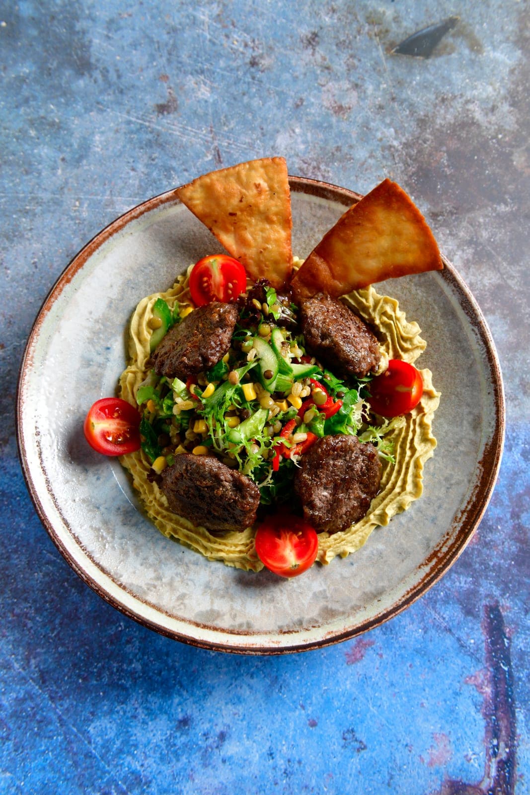 Humuslu Kinoa Köfte Salata
